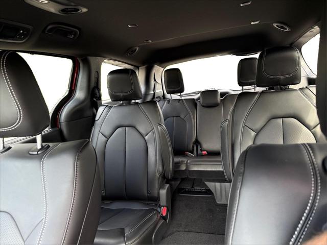 2026 Chrysler Pacifica Select AWD