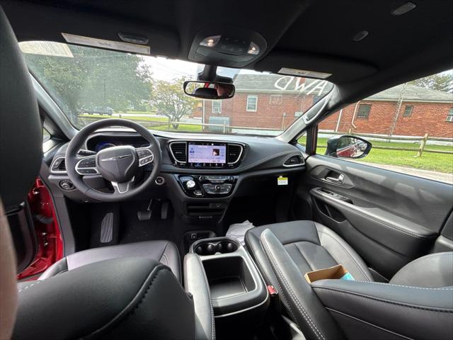 2026 Chrysler Pacifica Select AWD