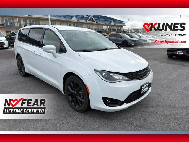 2020 Chrysler Pacifica Touring for sale in Quincy, IL