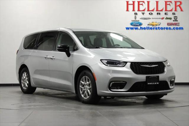 2024 Chrysler Pacifica Touring L for sale in El Paso, IL