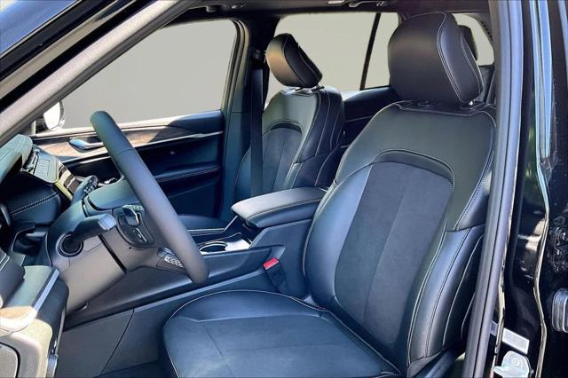New 2027 High-Gloss Black Paint Jeep Laredo image 17