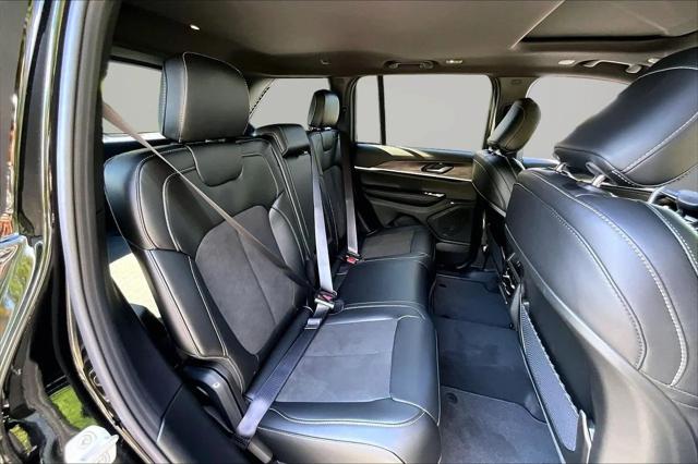 New 2027 High-Gloss Black Paint Jeep Laredo image 19