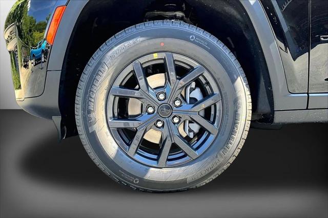 New 2027 High-Gloss Black Paint Jeep Laredo image 31