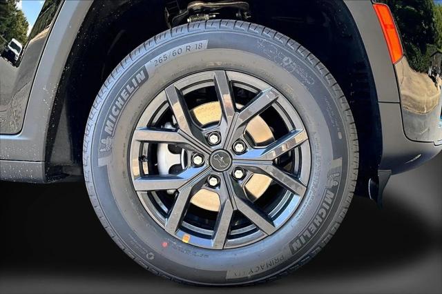 New 2027 High-Gloss Black Paint Jeep Laredo image 32
