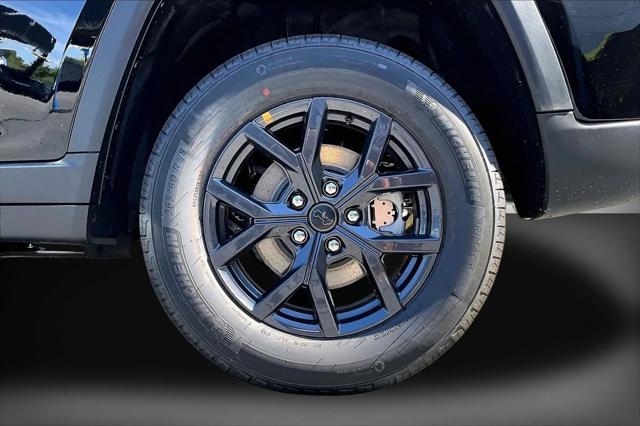 New 2027 High-Gloss Black Paint Jeep Laredo image 33