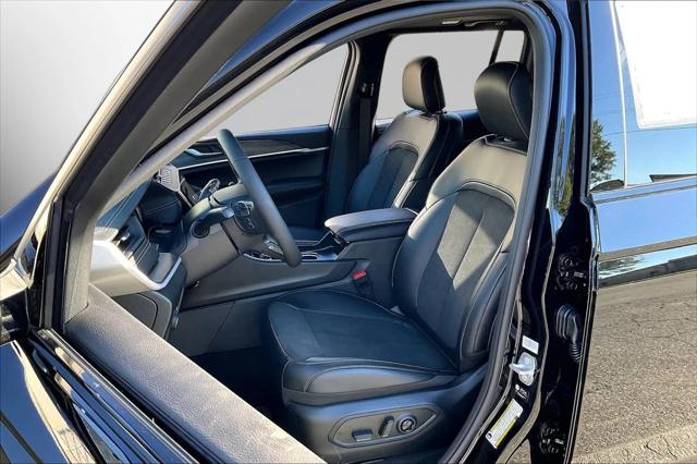 New 2027 High-Gloss Black Paint Jeep Laredo image 18