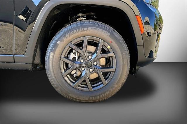 New 2027 High-Gloss Black Paint Jeep Laredo image 29