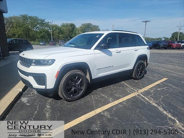 2027 Jeep Grand Cherokee Laredo Altitude for sale in Paola, KS