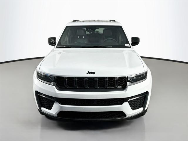 2027 Jeep Grand Cherokee Laredo Altitude