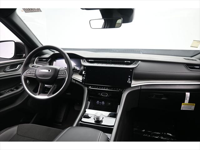 2027 Jeep Grand Cherokee Laredo Altitude