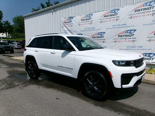 2027 Jeep Grand Cherokee Laredo Altitude