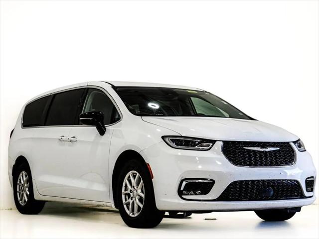 2024 Chrysler Pacifica Touring L for sale in Lansing, IL