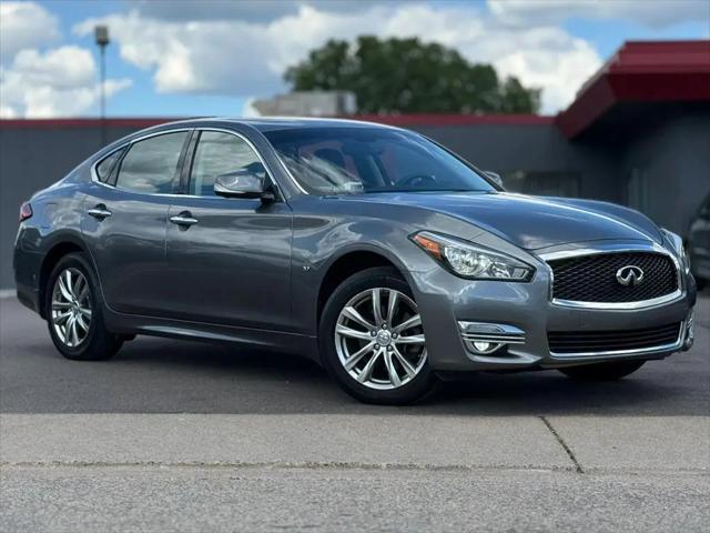 2018 INFINITI Q70 3.7X LUXE for sale in Burnsville, MN