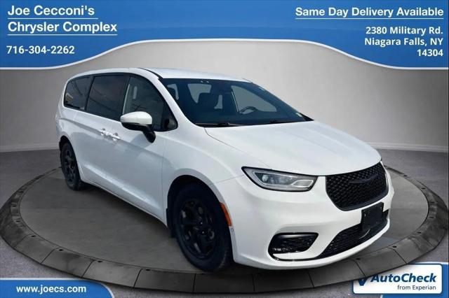 2023 Chrysler Pacifica Hybrid Touring L for sale in Niagara Falls, NY
