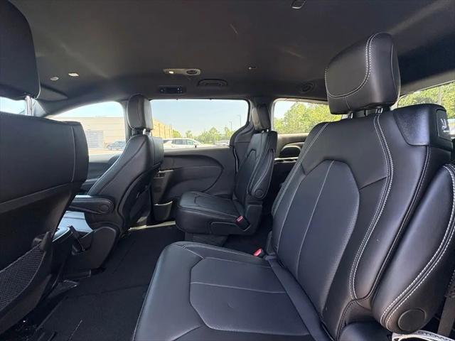 2027 Chrysler Pacifica LX