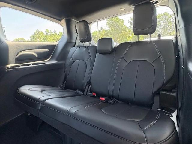 2027 Chrysler Pacifica LX