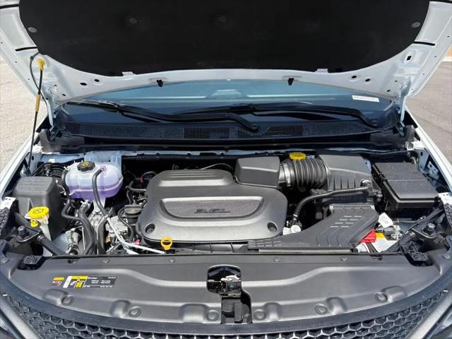 2027 Chrysler Pacifica LX