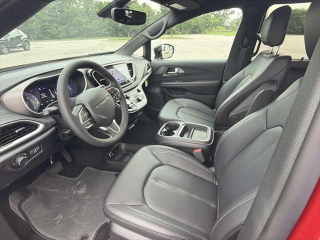 2027 Chrysler Pacifica PACIFICA SELECT AWD