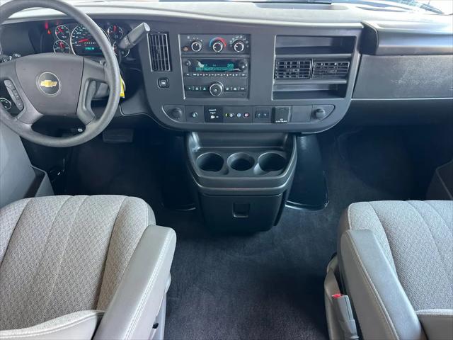 2025 Chevrolet Express Passenger RWD 3500 Extended Wheelbase LT