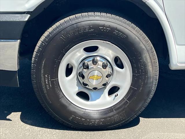 2025 Chevrolet Express Passenger RWD 3500 Extended Wheelbase LT