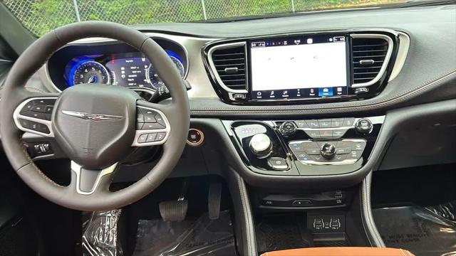 2025 Chrysler Pacifica Pinnacle AWD