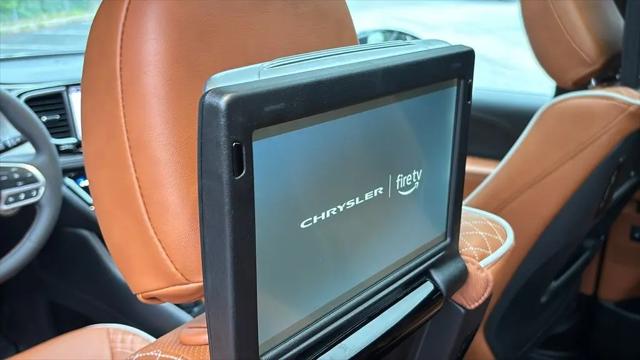2025 Chrysler Pacifica Pinnacle AWD