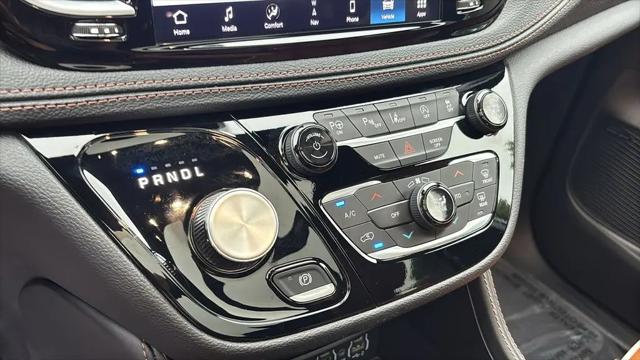 2025 Chrysler Pacifica Pinnacle AWD