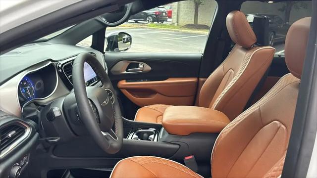 2025 Chrysler Pacifica Pinnacle AWD