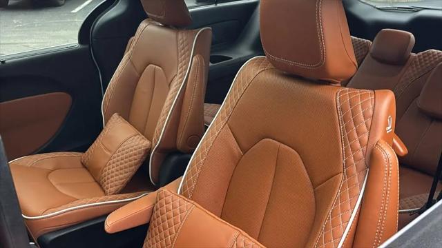 2025 Chrysler Pacifica Pinnacle AWD