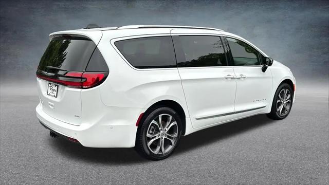 2025 Chrysler Pacifica Pinnacle AWD