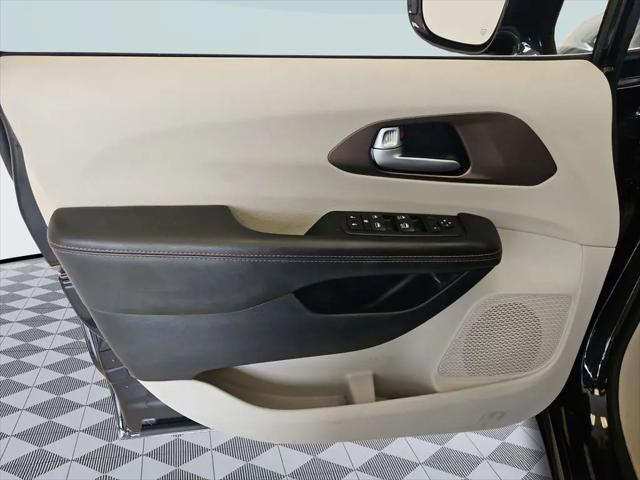 2017 Chrysler Pacifica Touring-L