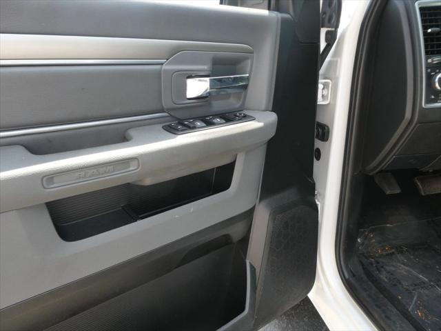 2019 Ram 1500 Classic SLT Crew Cab 4x4 64 Box