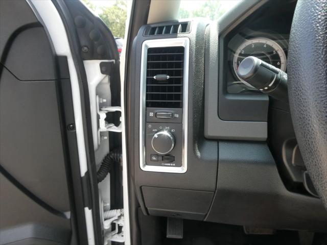 2019 Ram 1500 Classic SLT Crew Cab 4x4 64 Box