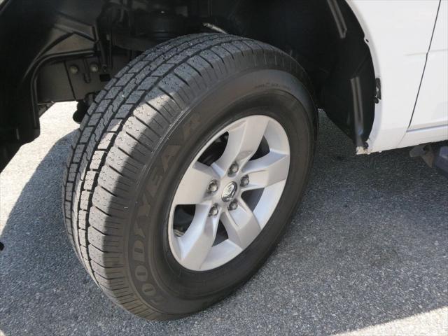 2019 Ram 1500 Classic SLT Crew Cab 4x4 64 Box