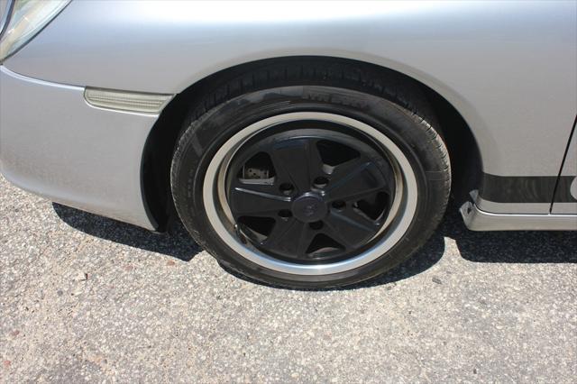 2004 Porsche 911 CARRERA