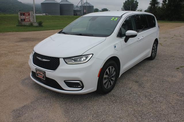 2023 Chrysler Pacifica Hybrid Touring L for sale in La Crescent, MN
