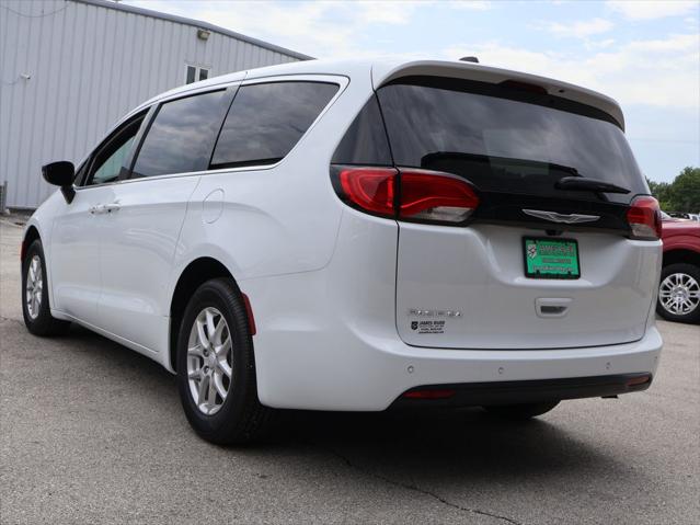 2027 Chrysler Pacifica LX