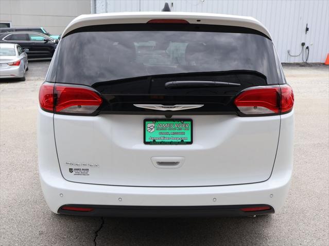 2027 Chrysler Pacifica LX