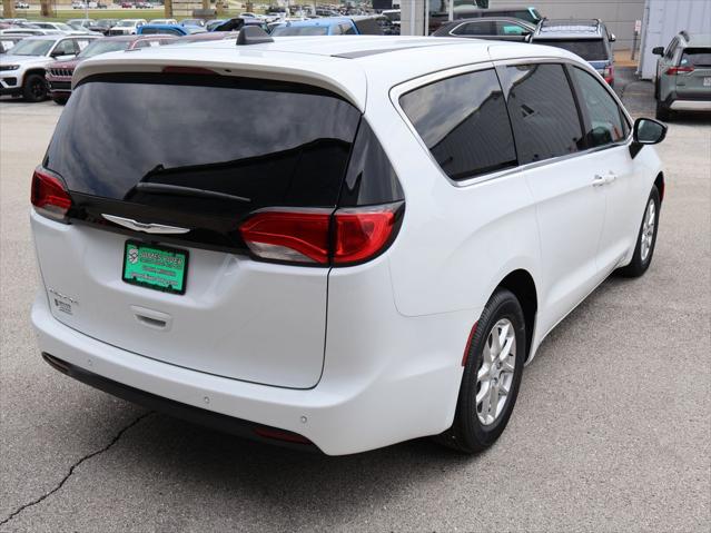 2027 Chrysler Pacifica LX