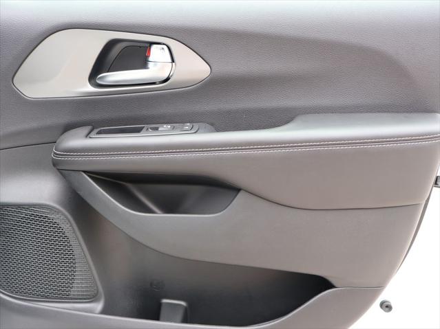 2027 Chrysler Pacifica LX
