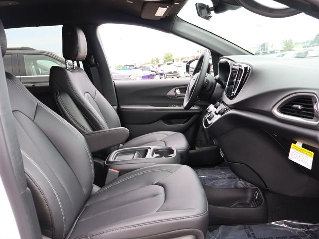 2027 Chrysler Pacifica LX