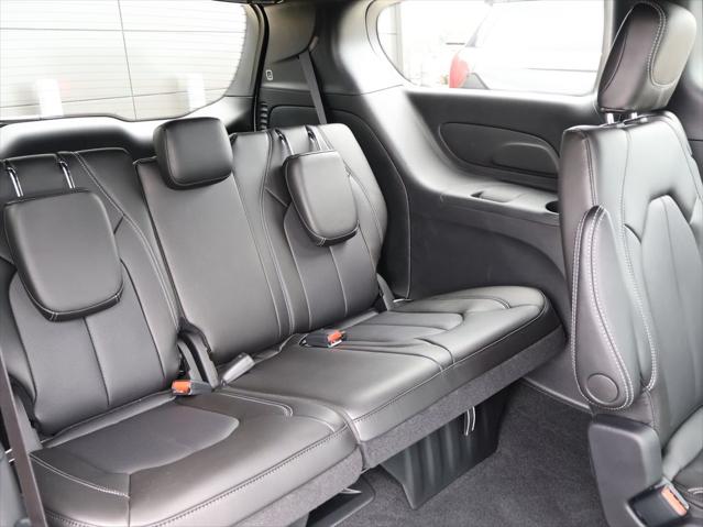 2027 Chrysler Pacifica LX
