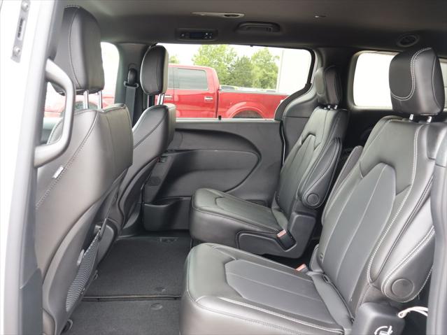 2027 Chrysler Pacifica LX