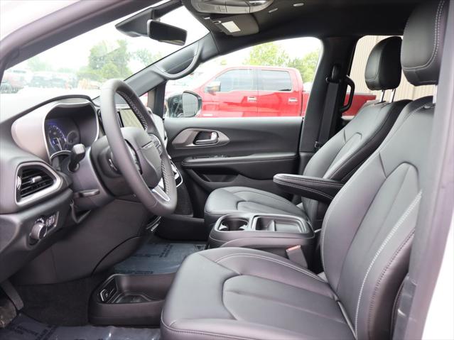 2027 Chrysler Pacifica LX
