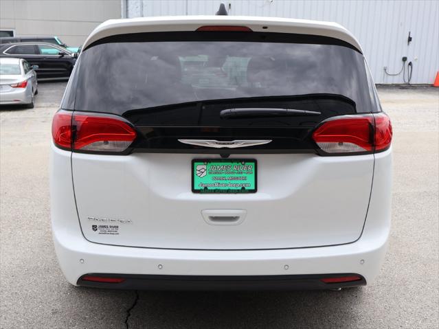 2027 Chrysler Pacifica LX