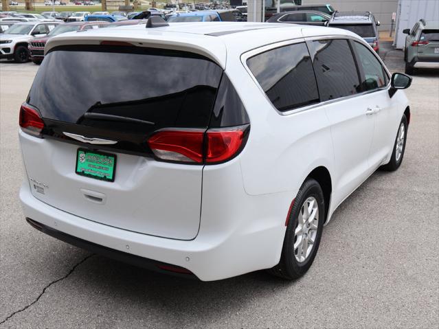 2027 Chrysler Pacifica LX