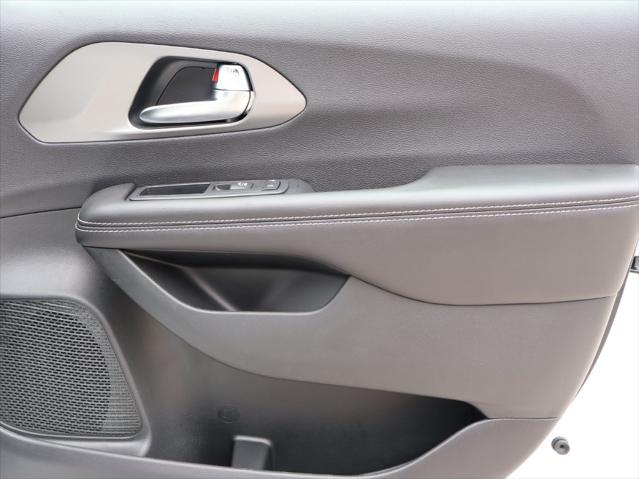 2027 Chrysler Pacifica LX