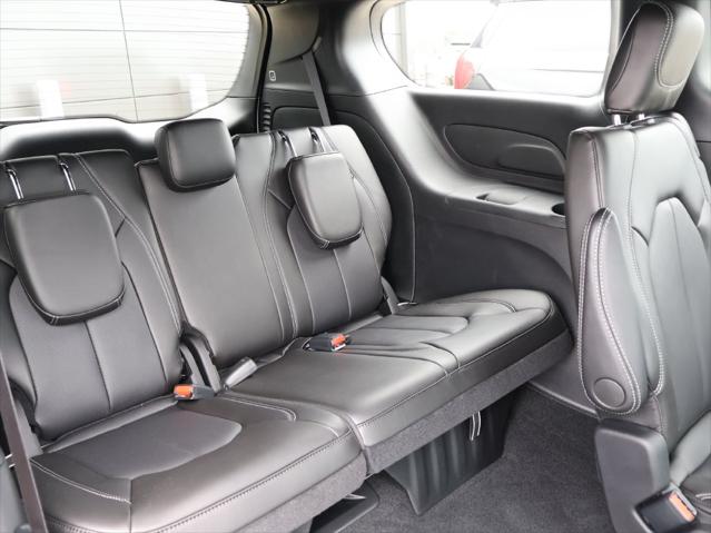2027 Chrysler Pacifica LX
