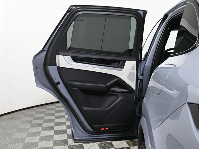 2026 Porsche Cayenne E-Hybrid Unknown