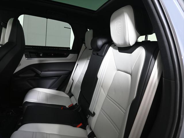 2026 Porsche Cayenne E-Hybrid Unknown